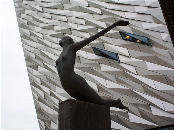 酒店出发 - 泰坦尼克博物馆 - 贝尔法斯特市中心（车览） - 爱尔兰都柏林心动之旅