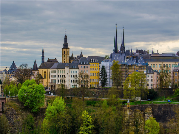 卢森堡(Luxembourg) - 特里尔(Trier) - 哥本伦茨(Koblenz) - 吕德斯海姆(Rudesheim am Rhein) - 法兰克福(Frankfurt)(400公里)